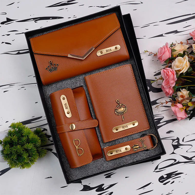 Women's Personalised 4-Piece Leather Gift Set – 3-Fold Clutch, Keychain, Passport Cover & Eyewear Case - Image 10